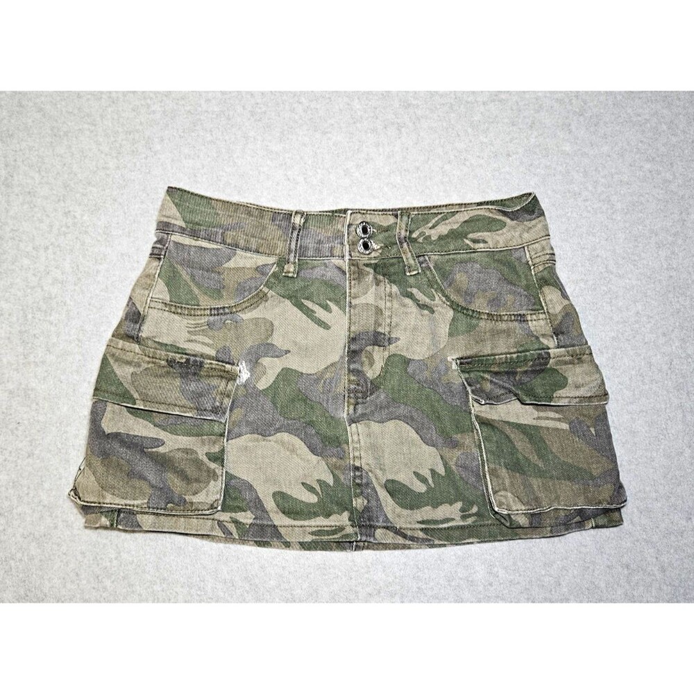 Levi’s Women’s Camo Cargo Shorts Size 6/28 Military Y2K Utility Green